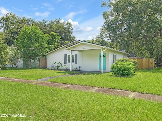 single story home with a front yard