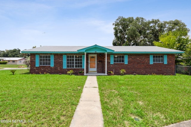 single story home featuring a front yard