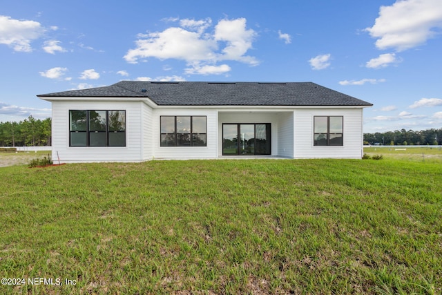 85425 Sandy Ridge Loop Unit 0085, Yulee, FL 32097 - rear view of property featuring a shingled roof and a lawn