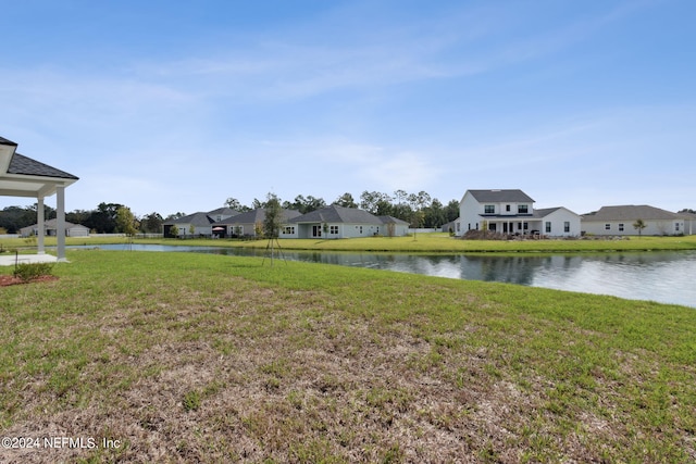 view of yard featuring a water view