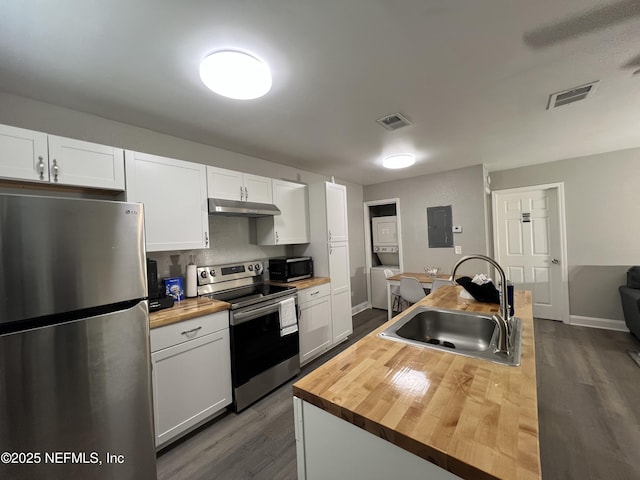 7815 Jasper Ave, Jacksonville, FL 32211 - kitchen featuring butcher block countertops, stainless steel appliances, under cabinet range hood, a sink, and visible vents