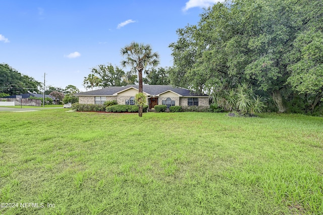 ranch-style house featuring a front lawn