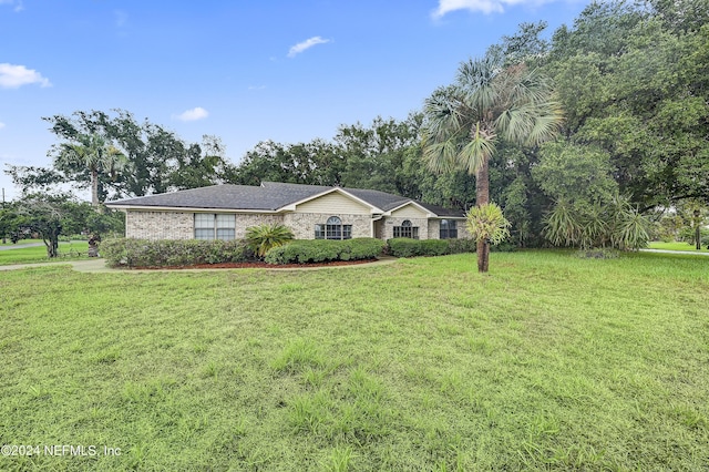 single story home featuring a front yard