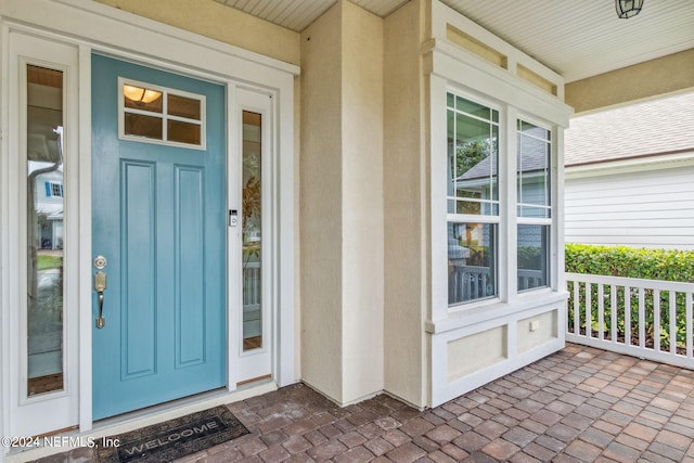 doorway to property with covered porch