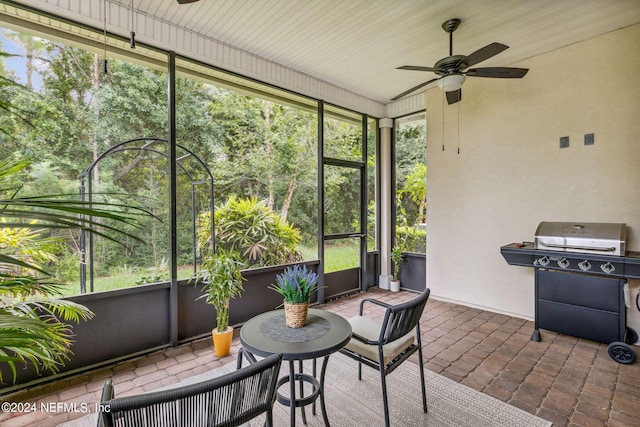 sunroom / solarium featuring ceiling fan