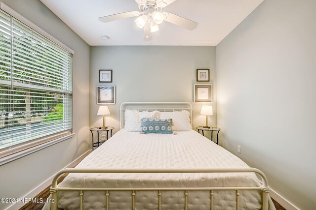 bedroom featuring ceiling fan