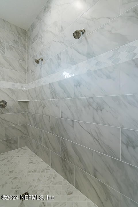 bathroom featuring tiled shower