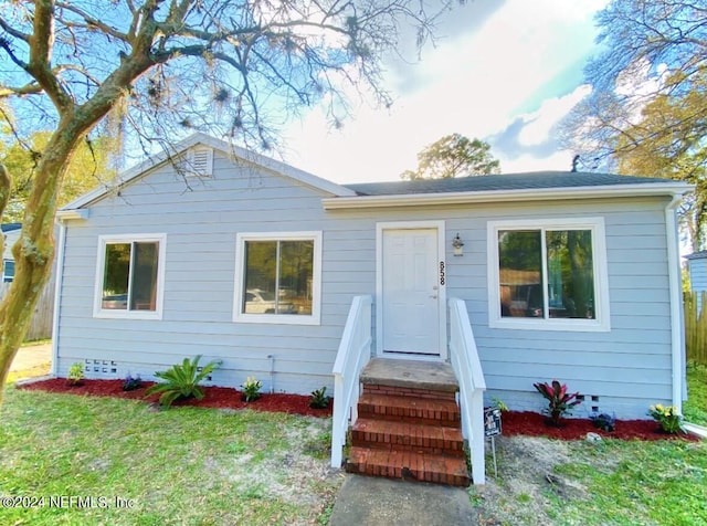 bungalow-style house with crawl space and a front lawn