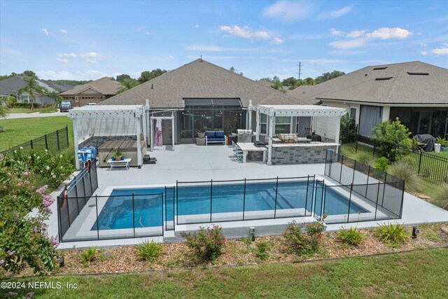 view of swimming pool featuring a patio, a jacuzzi, exterior kitchen, an outdoor hangout area, and a pergola