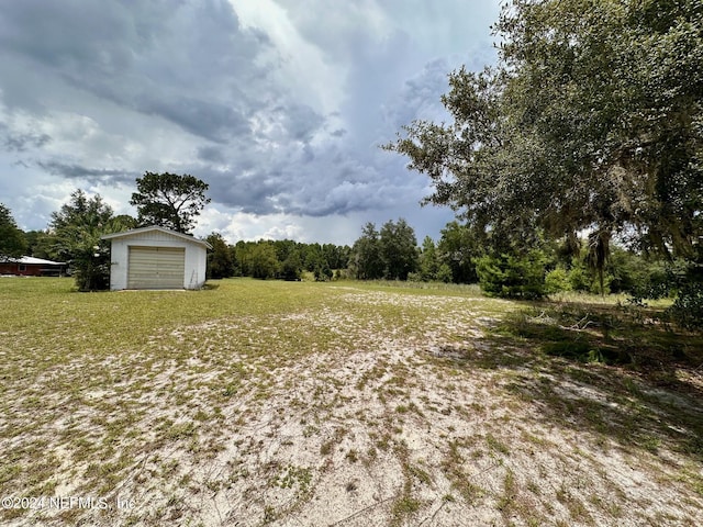 view of yard with an outdoor structure and a garage