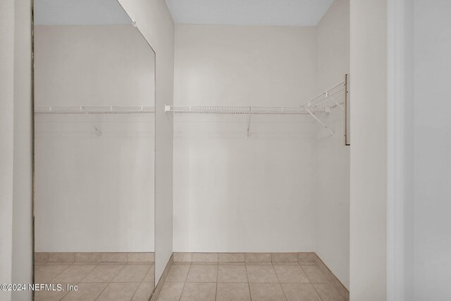 walk in closet featuring light tile patterned floors