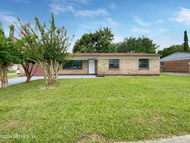 ranch-style home featuring a front yard