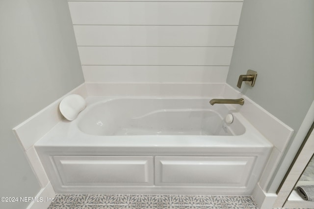 bathroom featuring a washtub