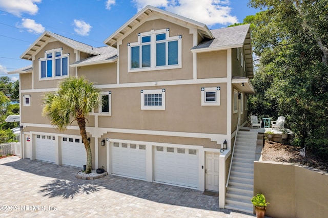 view of front facade featuring a garage