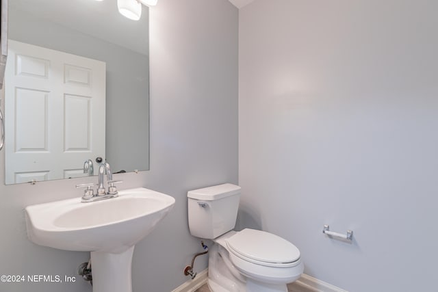 bathroom featuring toilet and sink