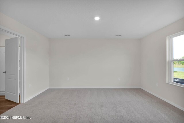 spare room with carpet flooring