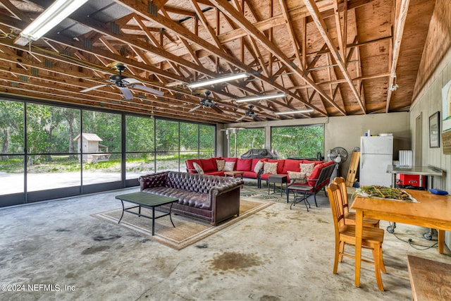 sunroom / solarium featuring ceiling fan