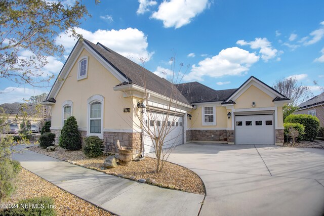 view of front facade featuring a garage