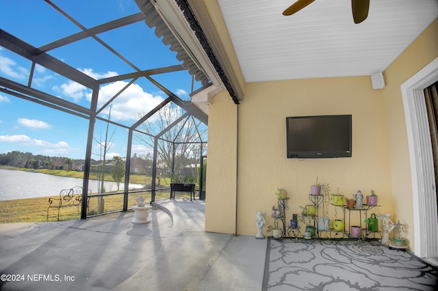 sunroom / solarium featuring ceiling fan