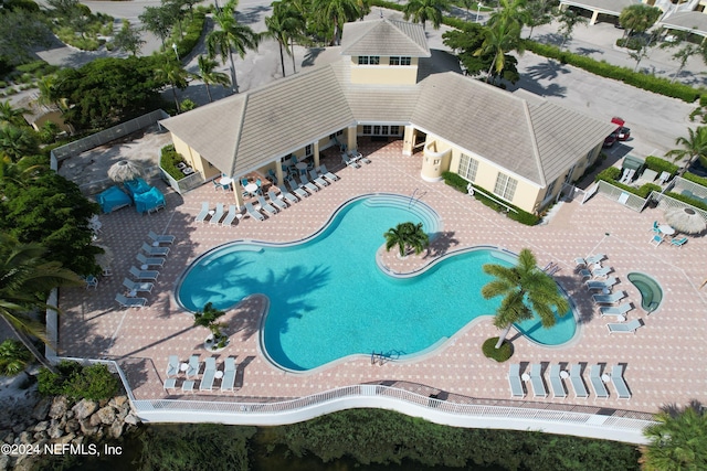 view of swimming pool