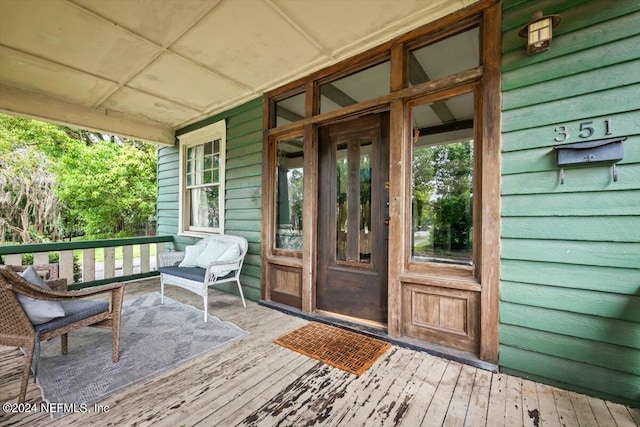 entrance to property featuring covered porch