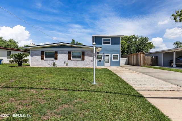 view of front of home featuring a front lawn