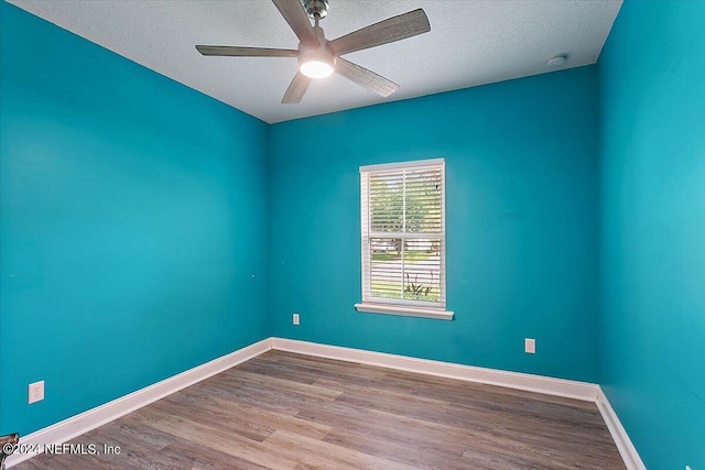 unfurnished room featuring a textured ceiling, light hardwood / wood-style floors, and ceiling fan