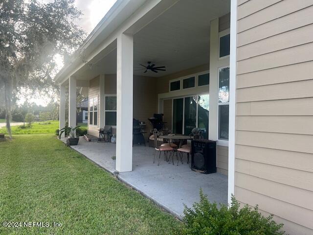 view of patio featuring ceiling fan