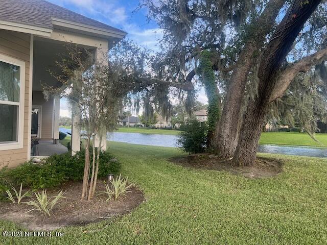 view of yard featuring a water view