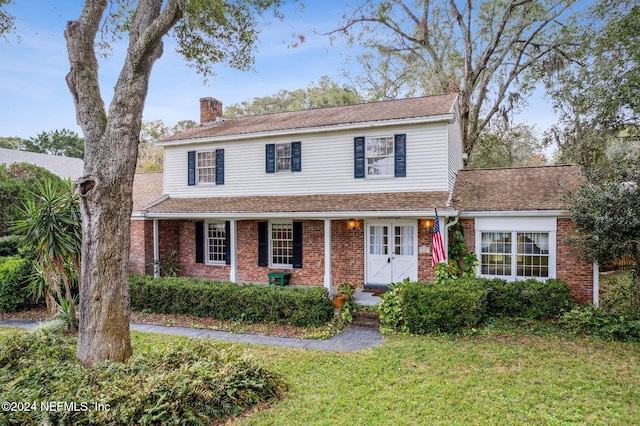 front of property with a front lawn