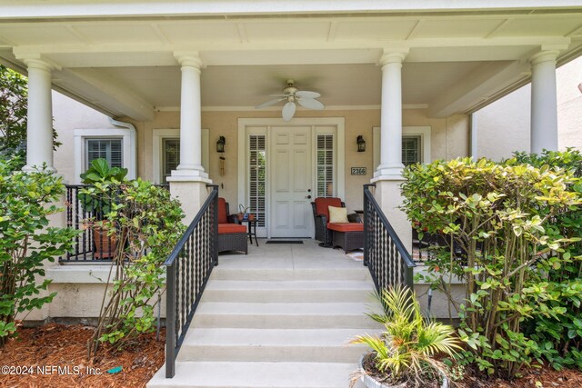 doorway to property with ceiling fan