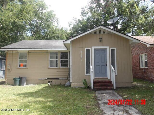 4757 Kingsbury St, Jacksonville, FL 32205 - bungalow-style home with entry steps, a front yard, and roof with shingles