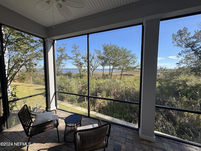 sunroom featuring ceiling fan