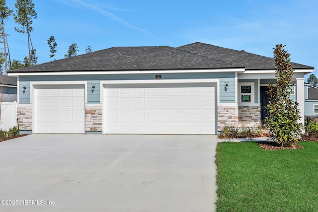 view of front of house featuring a garage and a front yard