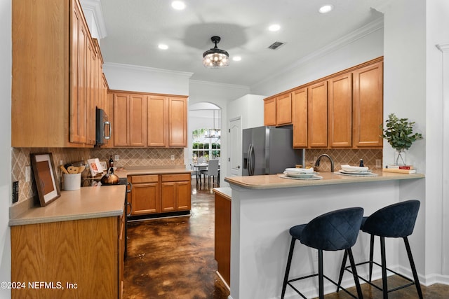 kitchen with kitchen peninsula, appliances with stainless steel finishes, and crown molding