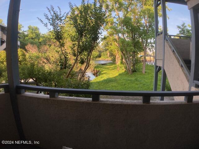 view of yard featuring a balcony