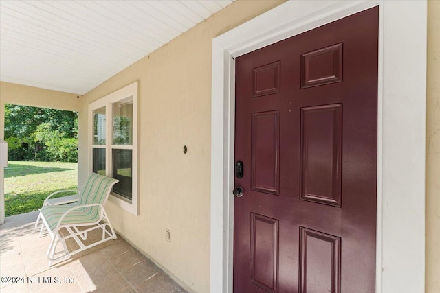 property entrance featuring a porch