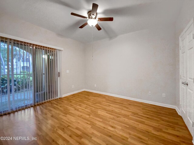 unfurnished room featuring light wood-type flooring and ceiling fan