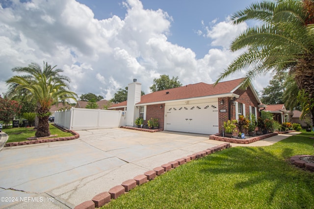 view of front of house featuring a front lawn and a garage