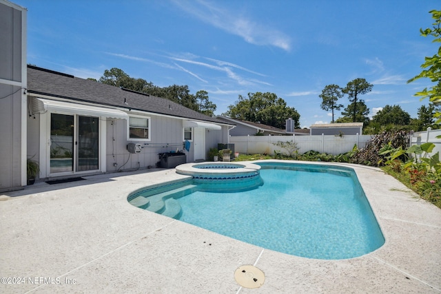 view of pool with an in ground hot tub and a patio area