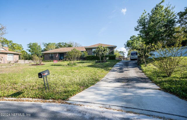 view of front of house with a front lawn