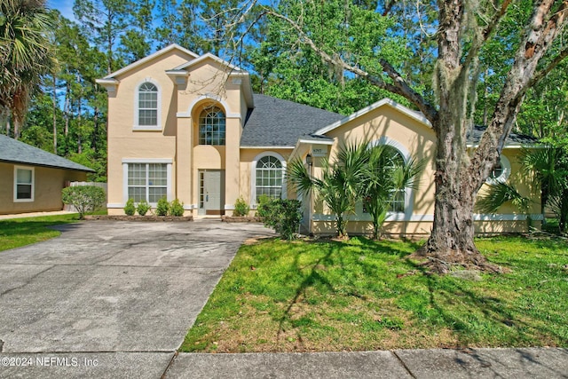 view of front of house featuring a front yard