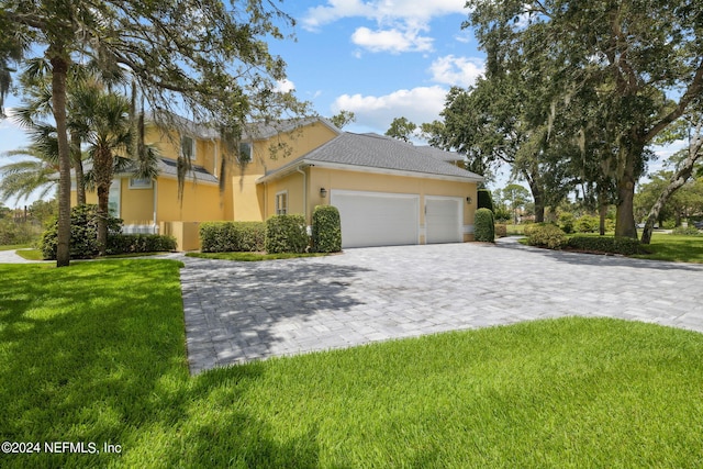 view of front of property featuring a garage and a front yard