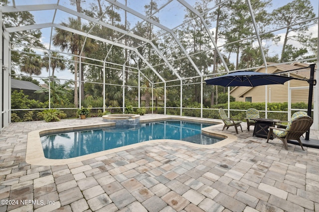 view of pool with an in ground hot tub, a patio, and a lanai