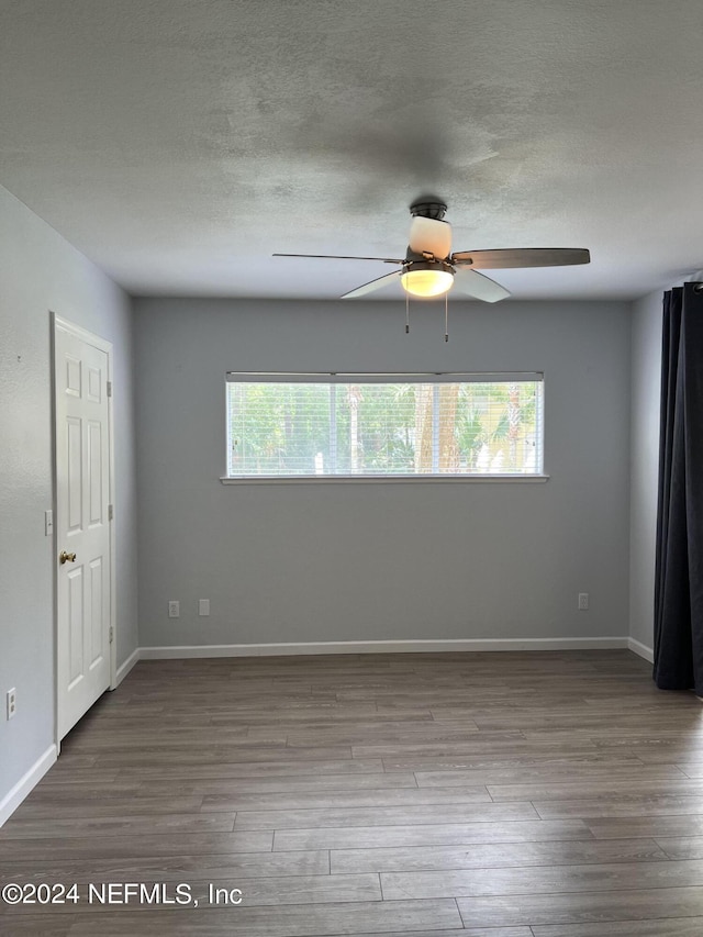 unfurnished room featuring light hardwood / wood-style flooring and ceiling fan