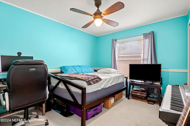 bedroom featuring light carpet, a textured ceiling, and ceiling fan