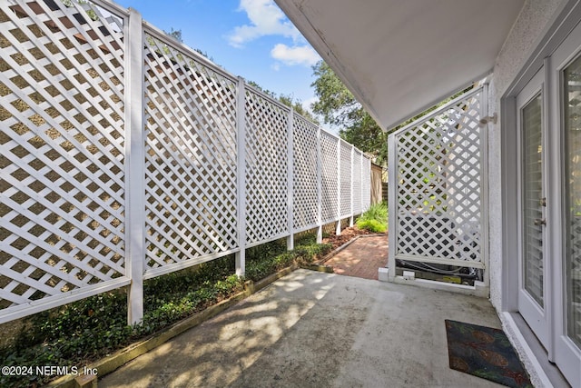 305 Garden Ln, Atlantic Beach, FL 32233 - view of patio / terrace