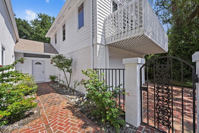 305 Garden Ln, Atlantic Beach, FL 32233 - view of property exterior featuring a gate and stucco siding