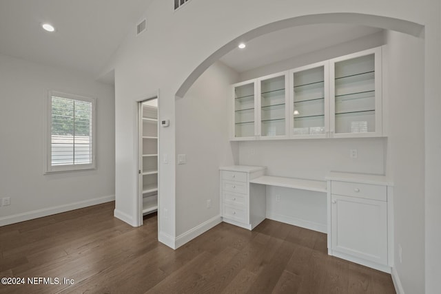 305 Garden Ln, Atlantic Beach, FL 32233 - interior space with visible vents, baseboards, dark wood finished floors, arched walkways, and built in desk