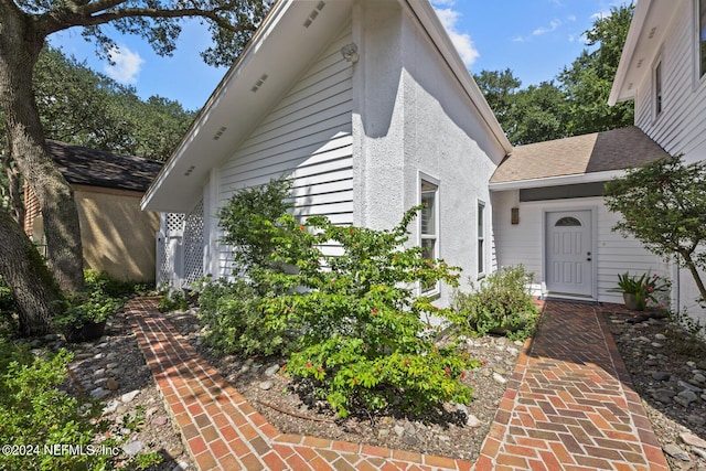 305 Garden Ln, Atlantic Beach, FL 32233 - exterior space featuring stucco siding
